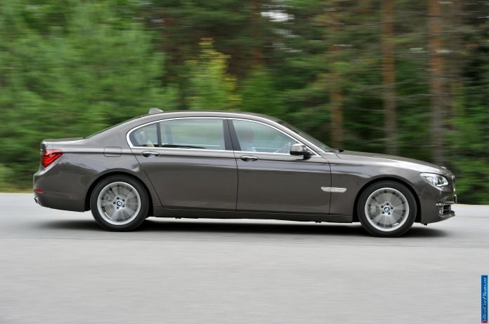 2013 BMW 7-series - фотография 62 из 190