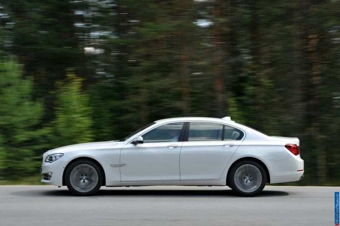 2013 BMW 7-series - фотография 67 из 190