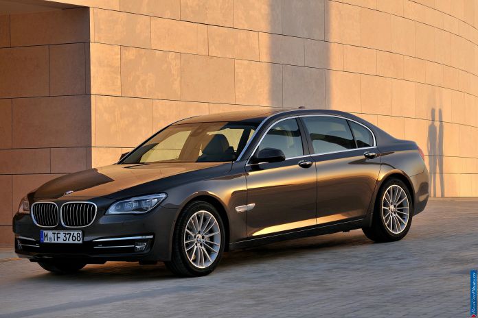 2013 BMW 7-series - фотография 79 из 190
