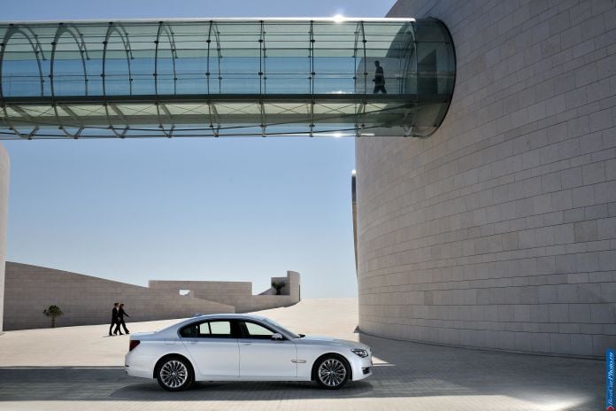 2013 BMW 7-series - фотография 81 из 190