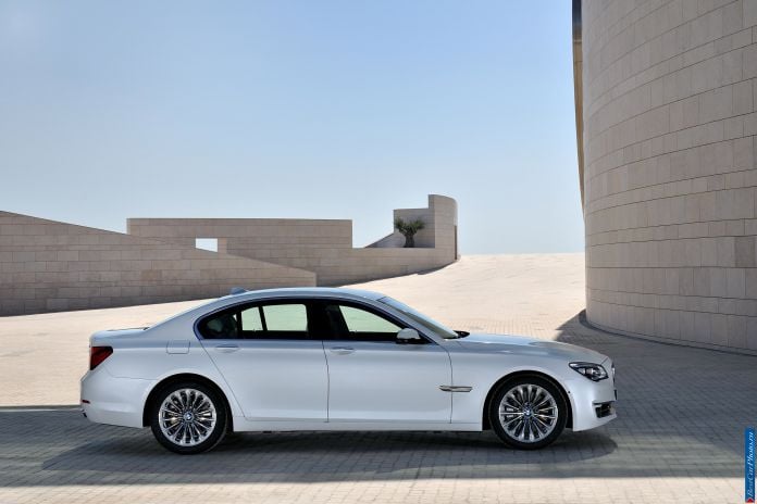 2013 BMW 7-series - фотография 83 из 190