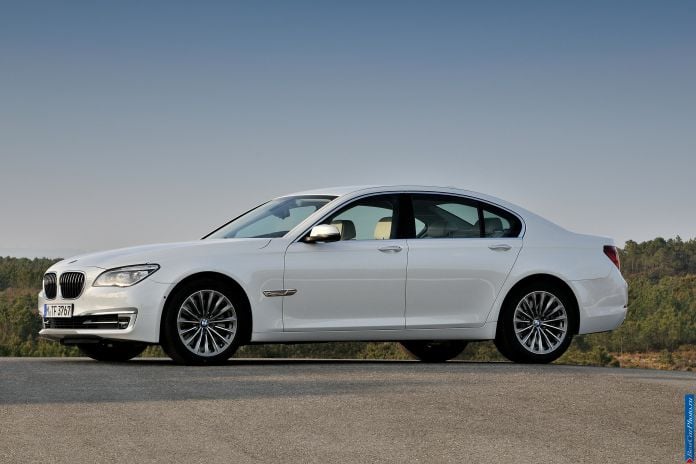 2013 BMW 7-series - фотография 86 из 190