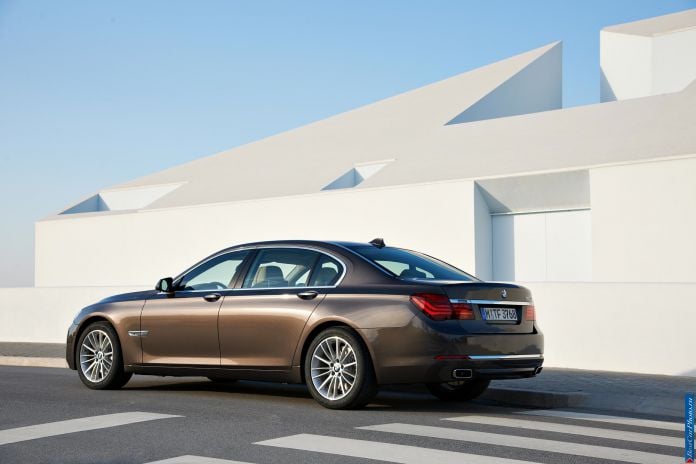 2013 BMW 7-series - фотография 89 из 190