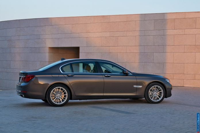 2013 BMW 7-series - фотография 90 из 190