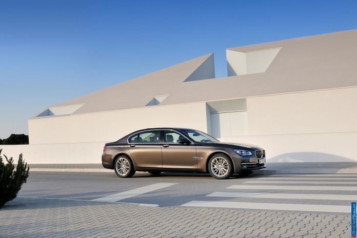 2013 BMW 7-series - фотография 94 из 190