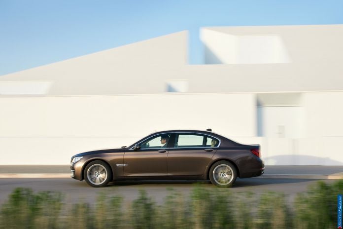 2013 BMW 7-series - фотография 95 из 190