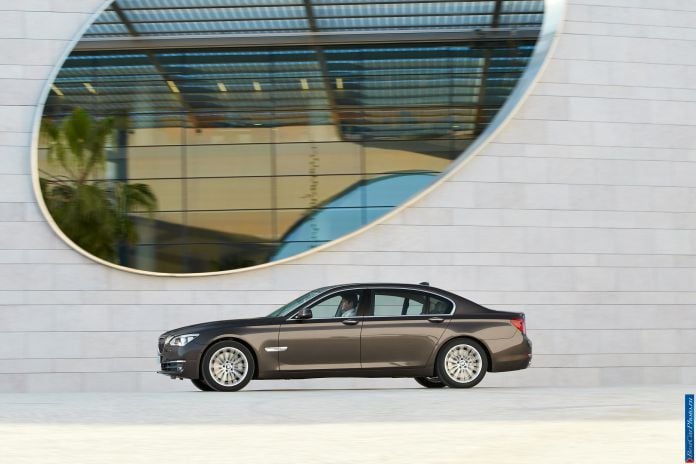 2013 BMW 7-series - фотография 96 из 190