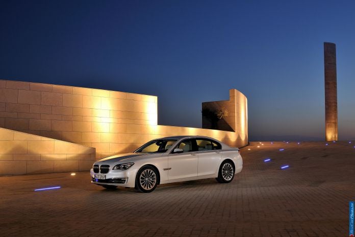 2013 BMW 7-series - фотография 99 из 190