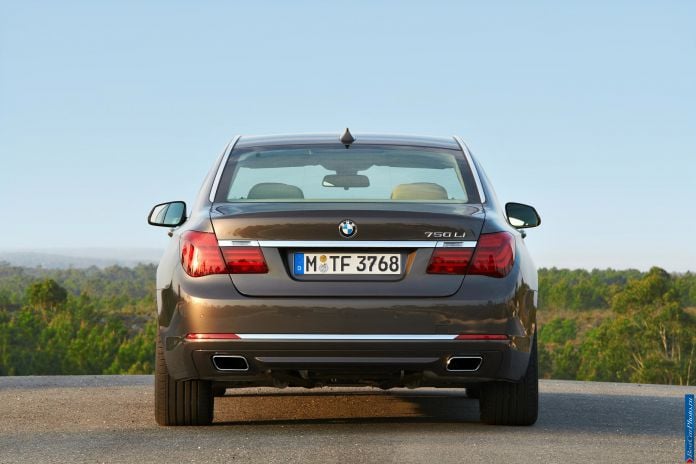 2013 BMW 7-series - фотография 103 из 190