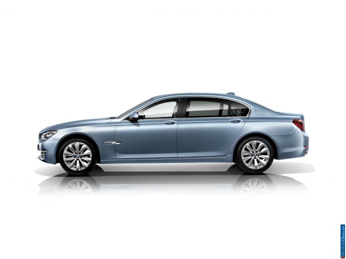 2013 BMW 7-series - фотография 107 из 190
