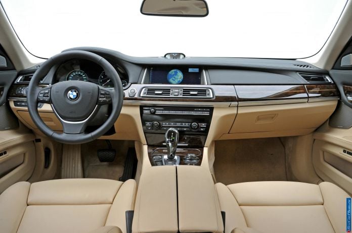 2013 BMW 7-series - фотография 153 из 190