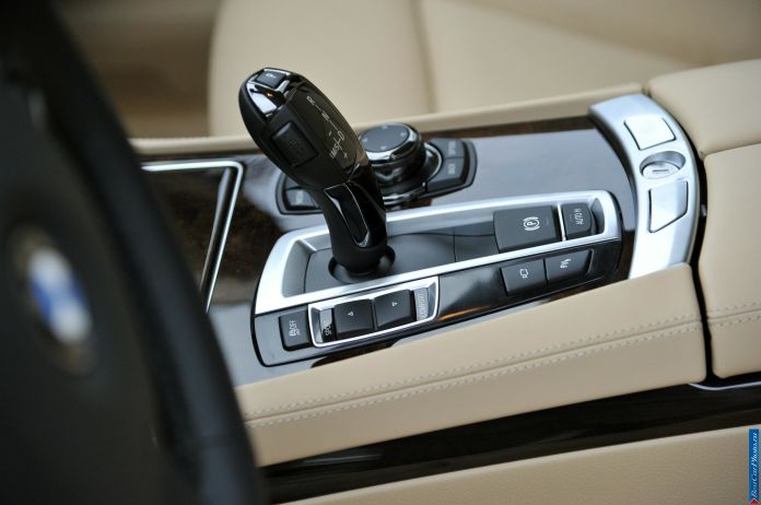 2013 BMW 7-series - фотография 177 из 190 2013 BMW 7-series - фотография 177 из 190
