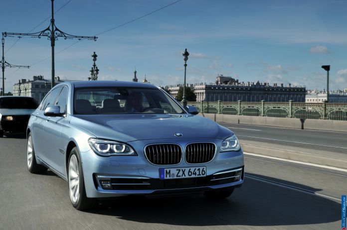 2013 BMW 7-series ActiveHybrid - фотография 1 из 35