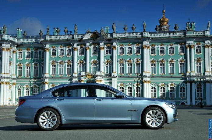 2013 BMW 7-series ActiveHybrid - фотография 6 из 35 2013 BMW 7-series ActiveHybrid - фотография 6 из 35