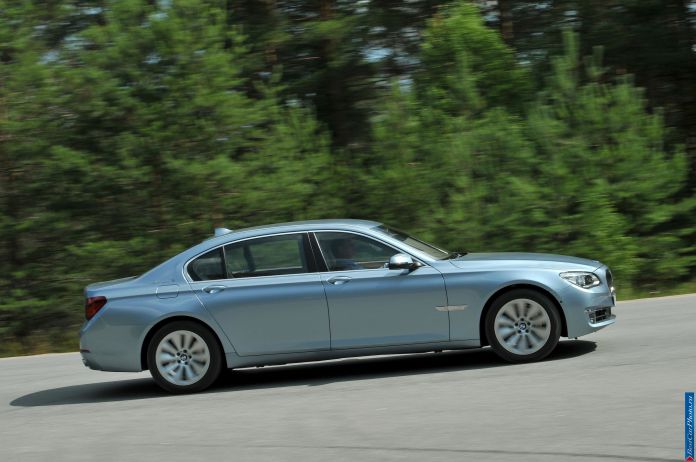 2013 BMW 7-series ActiveHybrid - фотография 10 из 35