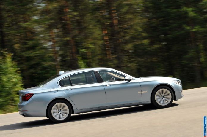 2013 BMW 7-series ActiveHybrid - фотография 11 из 35 2013 BMW 7-series ActiveHybrid - фотография 11 из 35
