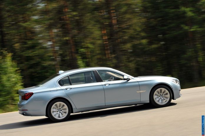 2013 BMW 7-series ActiveHybrid - фотография 11 из 35