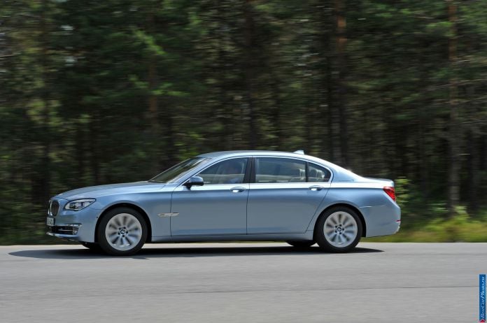 2013 BMW 7-series ActiveHybrid - фотография 12 из 35