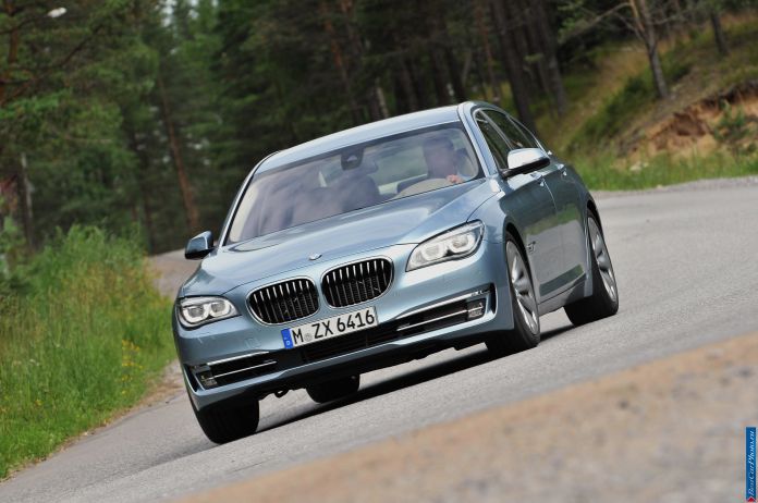 2013 BMW 7-series ActiveHybrid - фотография 18 из 35 2013 BMW 7-series ActiveHybrid - фотография 18 из 35