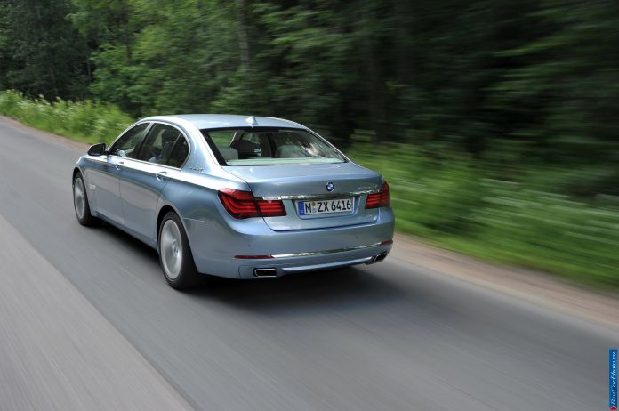 2013 BMW 7-series ActiveHybrid - фотография 22 из 35 2013 BMW 7-series ActiveHybrid - фотография 22 из 35