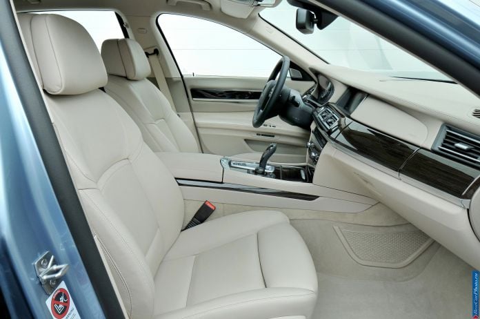 2013 BMW 7-series ActiveHybrid - фотография 29 из 35 2013 BMW 7-series ActiveHybrid - фотография 29 из 35