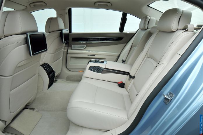 2013 BMW 7-series ActiveHybrid - фотография 34 из 35 2013 BMW 7-series ActiveHybrid - фотография 34 из 35