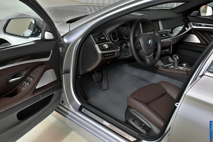 2014 BMW 5-series - фотография 41 из 55