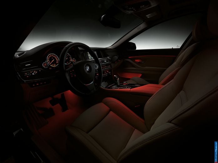 2014 BMW 5-series - фотография 42 из 55