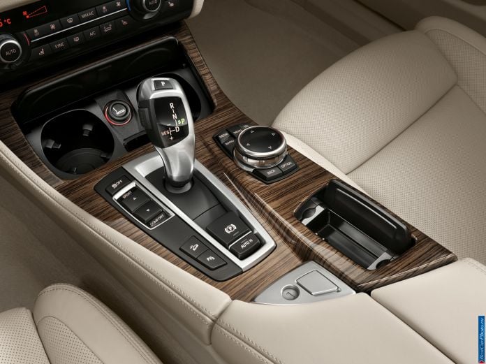 2014 BMW 5-series - фотография 50 из 55