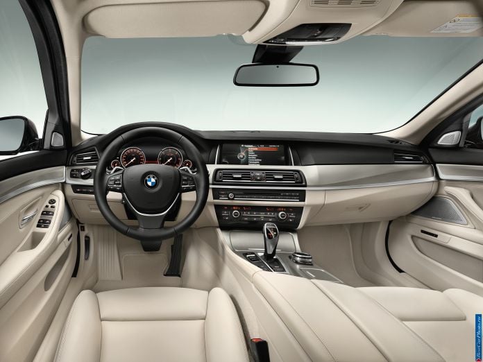 2014 BMW 5-series Touring - фотография 68 из 76