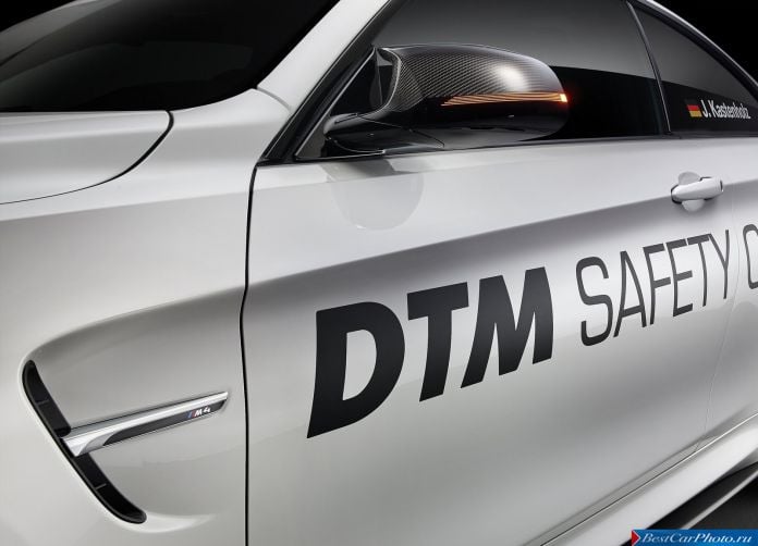2014 BMW M4 Coupe DTM Safety Car - фотография 10 из 12