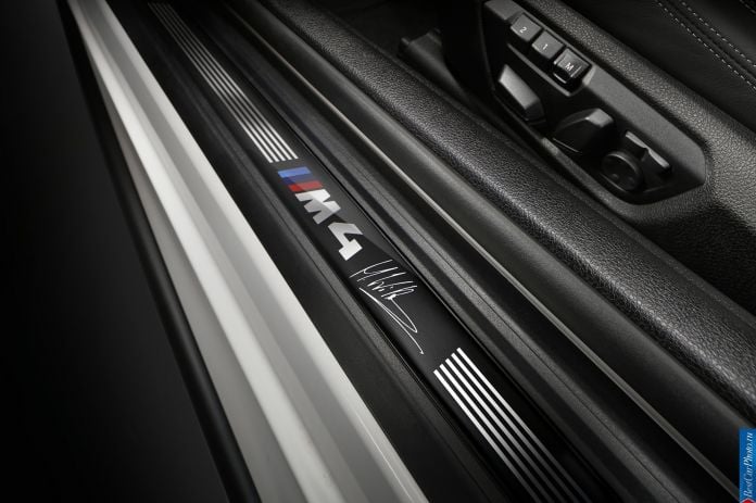 2014 BMW M4 DTM Champion Edition - фотография 3 из 4 2014 BMW M4 DTM Champion Edition - фотография 3 из 4