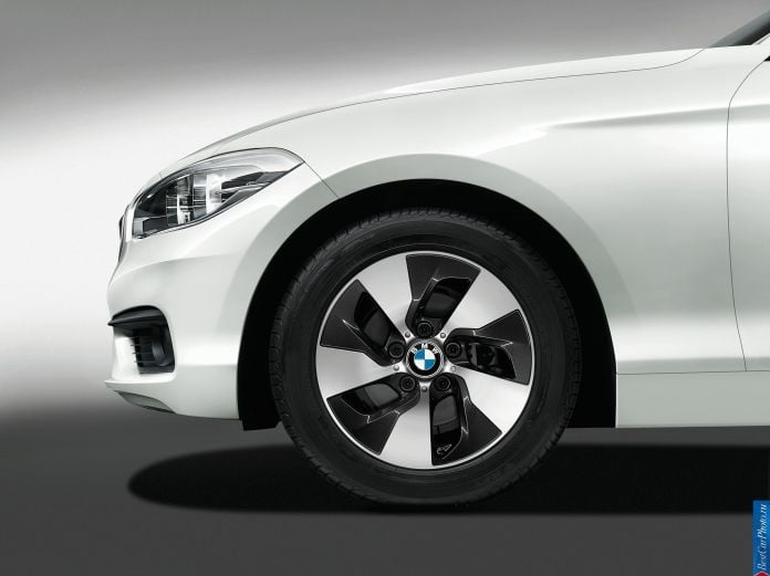 2015 BMW 1-Series M Sport - фотография 46 из 61