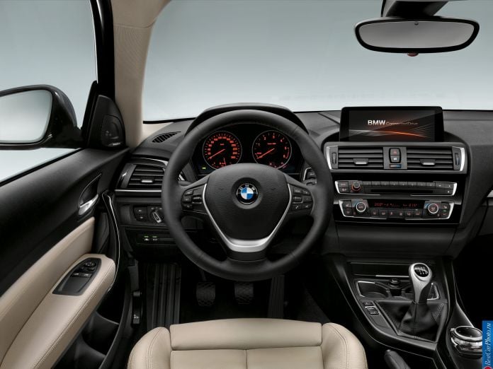 2015 BMW 1-Series M Sport - фотография 57 из 61