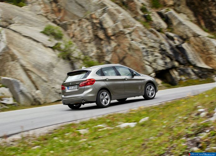 2015 BMW 2-Series Active Tourer - фотография 76 из 158 2015 BMW 2-Series Active Tourer - фотография 76 из 158