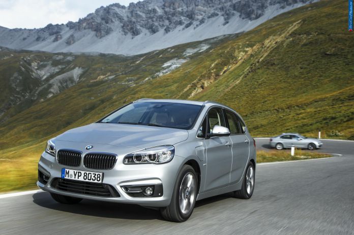 2015 BMW 225XE Active Tourer - фотография 3 из 56