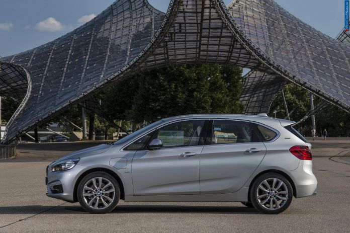 2015 BMW 225XE Active Tourer - фотография 10 из 56