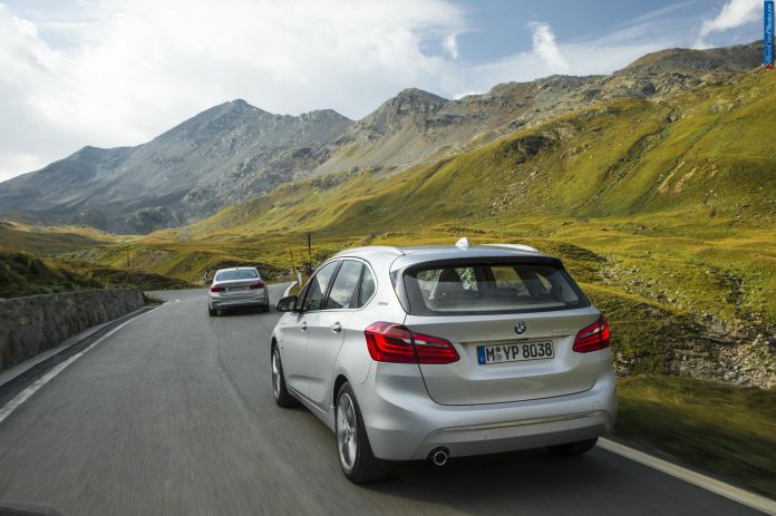 2015 BMW 225XE Active Tourer - фотография 13 из 56