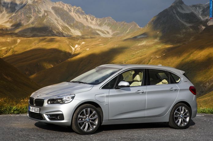 2015 BMW 225XE Active Tourer - фотография 17 из 56