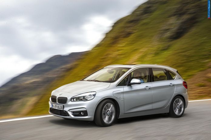2015 BMW 225XE Active Tourer - фотография 24 из 56