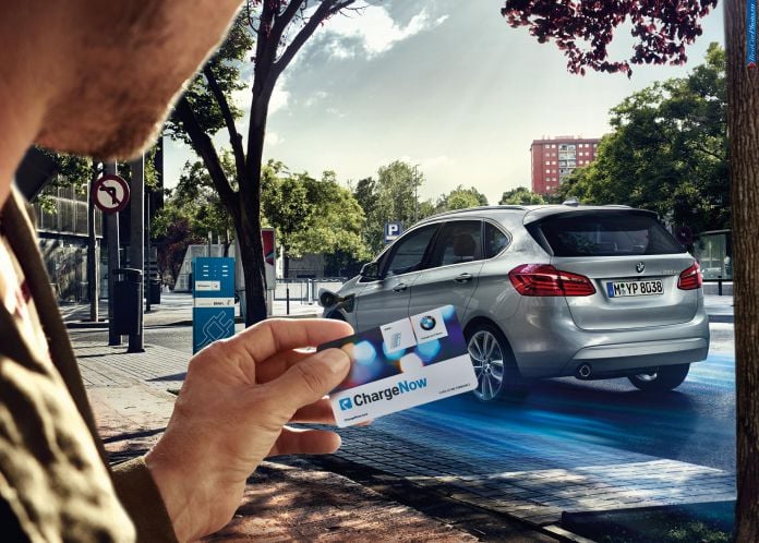 2015 BMW 225XE Active Tourer - фотография 28 из 56
