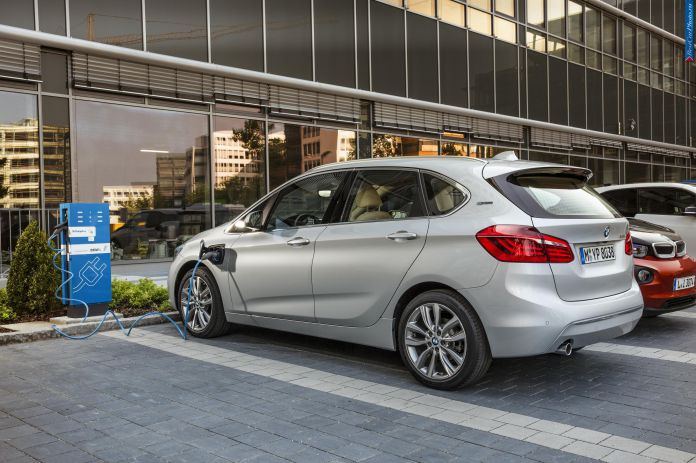 2015 BMW 225XE Active Tourer - фотография 34 из 56 2015 BMW 225XE Active Tourer - фотография 34 из 56
