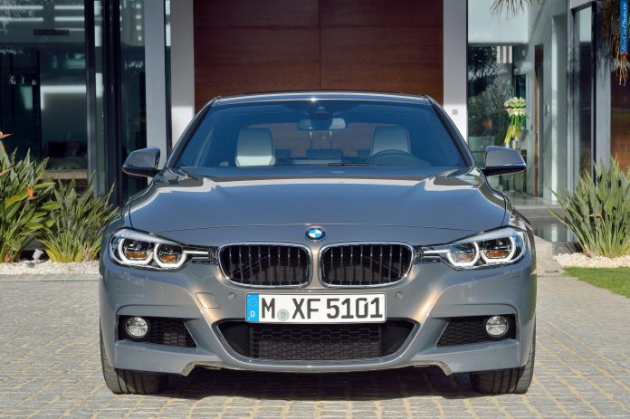 2015 BMW 3-Series - фотография 8 из 15