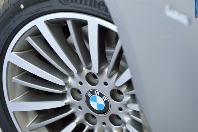 2015 BMW 3-Series Touring - фотография 9 из 15