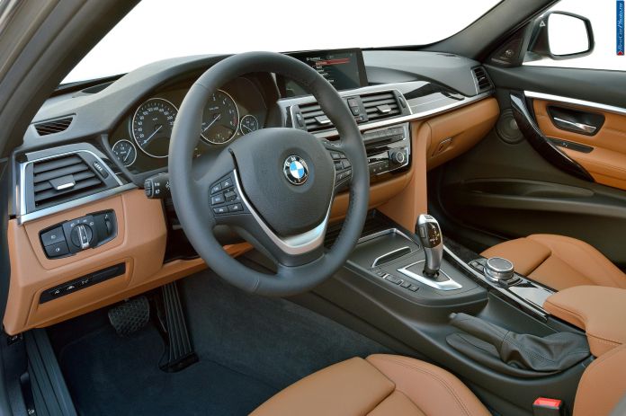 2015 BMW 3-Series Touring - фотография 13 из 15