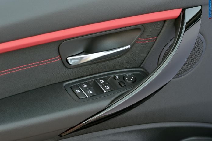 2015 BMW 3-Series Touring - фотография 15 из 15