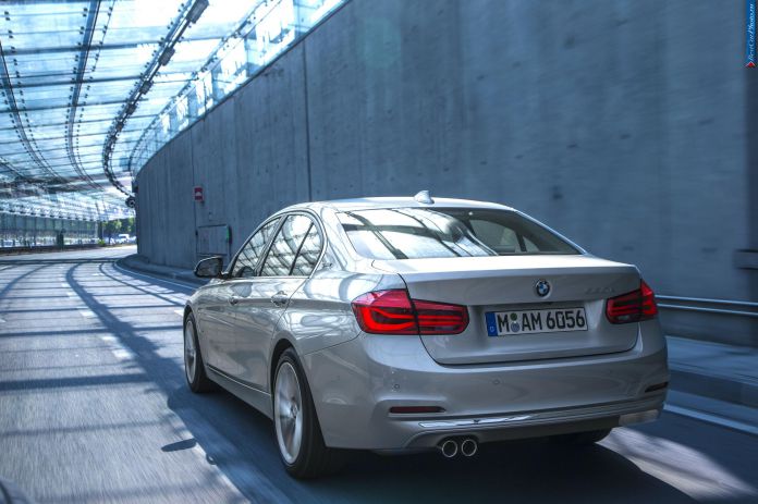 2015 BMW 330e - фотография 2 из 50 2015 BMW 330e - фотография 2 из 50