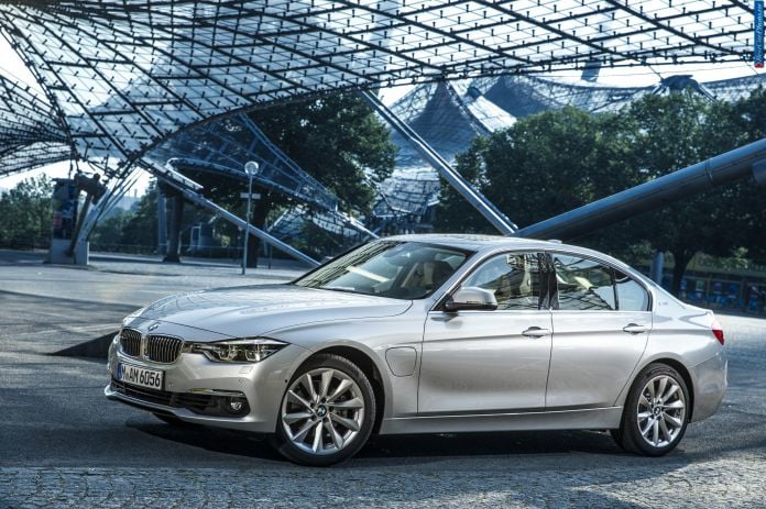 2015 BMW 330e - фотография 3 из 50