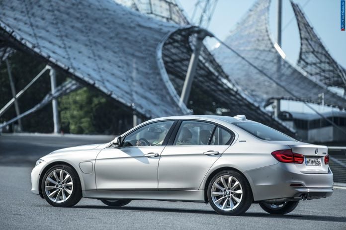 2015 BMW 330e - фотография 4 из 50 2015 BMW 330e - фотография 4 из 50