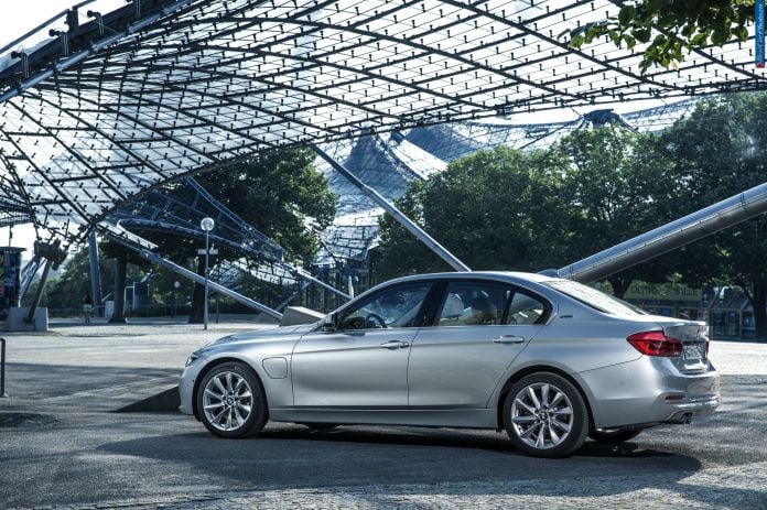 2015 BMW 330e - фотография 5 из 50